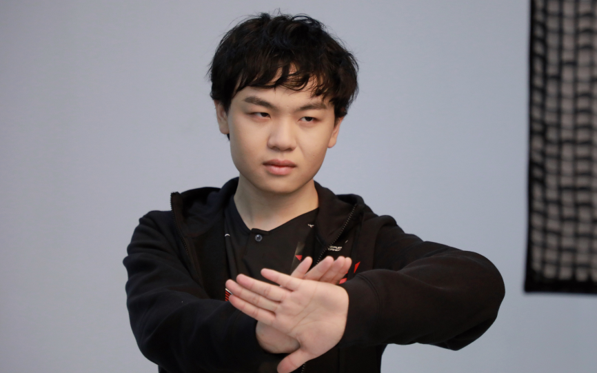 九游体育Scout迎来十五赛季高光表现，日本队球迷沸腾！(scout拿过s赛冠军吗)